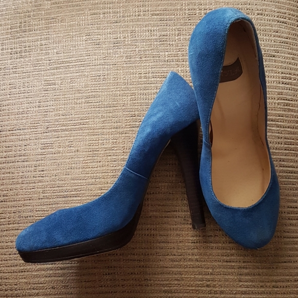 Extra high blue suede heels - Picture 2 of 3
